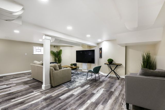 5310 N Lockwood Avenue, Chicago, IL 60630