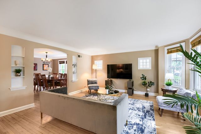 5310 N Lockwood Avenue, Chicago, IL 60630
