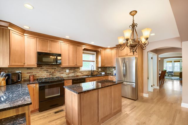 5310 N Lockwood Avenue, Chicago, IL 60630