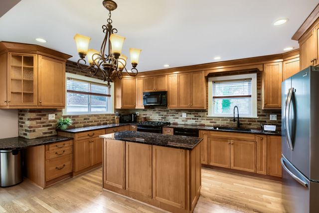5310 N Lockwood Avenue, Chicago, IL 60630