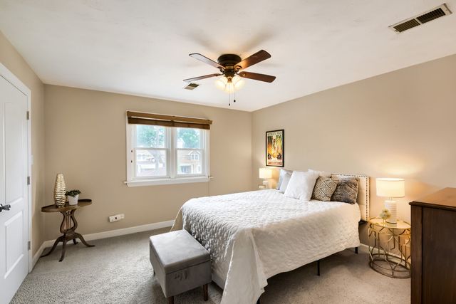 5310 N Lockwood Avenue, Chicago, IL 60630