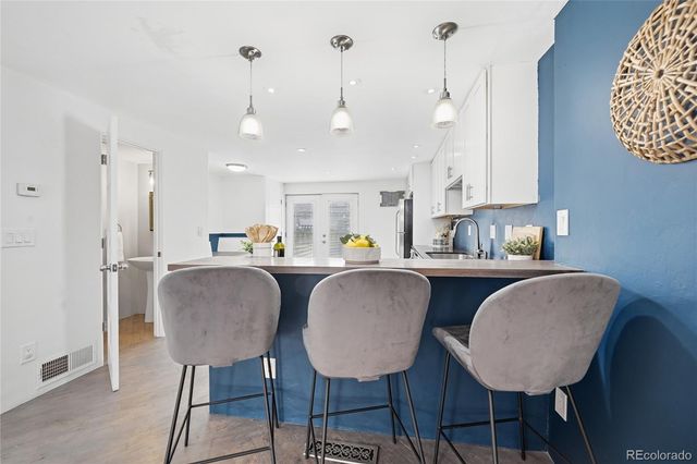 9850 W Stanford Avenue B, Littleton, CO 80123