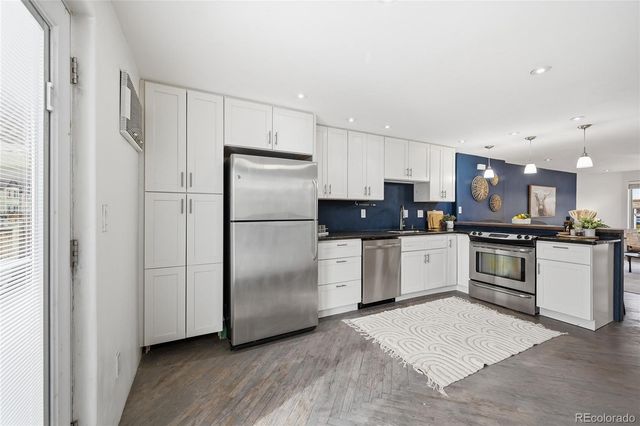 9850 W Stanford Avenue B, Littleton, CO 80123