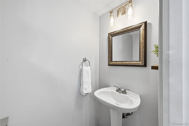 9850 W Stanford Avenue B, Littleton, CO 80123