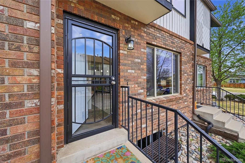 9850 W Stanford Avenue B, Littleton, CO 80123
