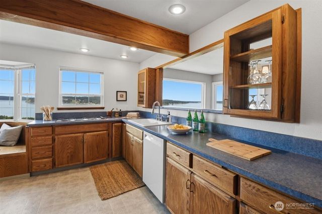 3622 Olympic Boulevard W, University Place, WA 98466