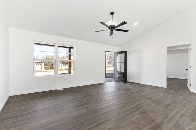 141 Sky View Meadow Dr, Crossville, TN 38555