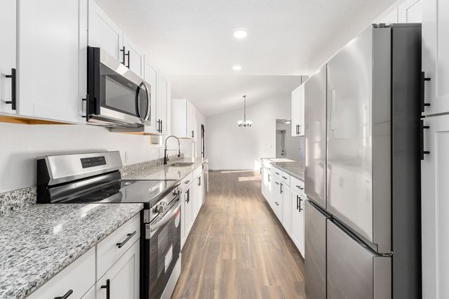 141 Sky View Meadow Dr, Crossville, TN 38555