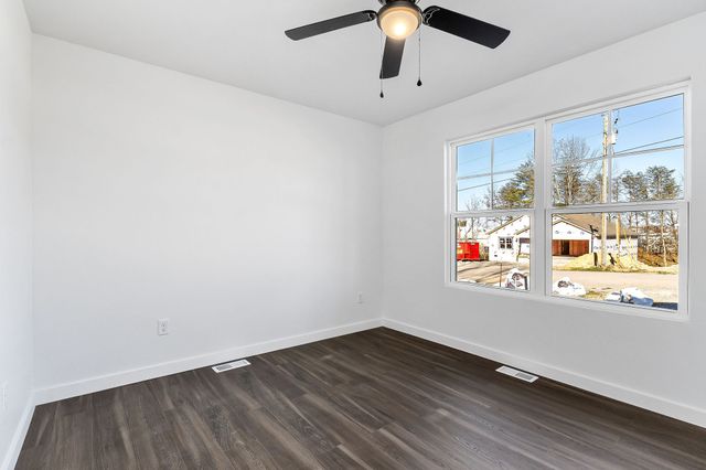 141 Sky View Meadow Dr, Crossville, TN 38555