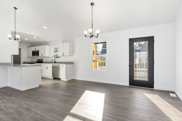 141 Sky View Meadow Dr, Crossville, TN 38555