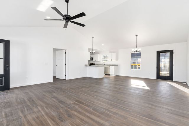 141 Sky View Meadow Dr, Crossville, TN 38555