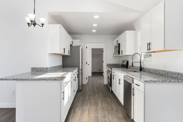 141 Sky View Meadow Dr, Crossville, TN 38555