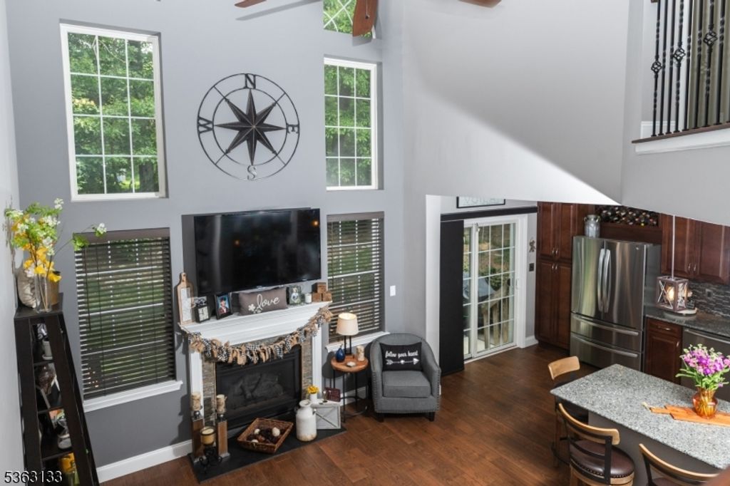 64 Pond Hollow Dr, Jefferson Twp., NJ 07438