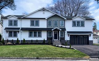 44 4th Avenue, Roseland, NJ 07068