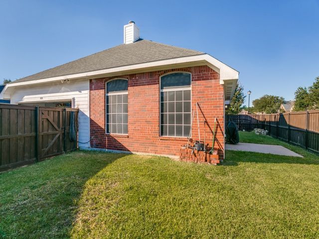 1600 Yellowstone Avenue, Lewisville, TX 75077