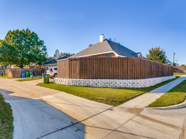 1600 Yellowstone Avenue, Lewisville, TX 75077