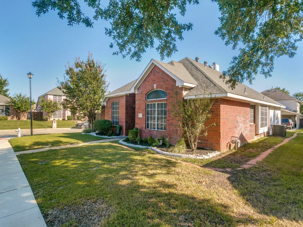 1600 Yellowstone Avenue, Lewisville, TX 75077 — photo 2