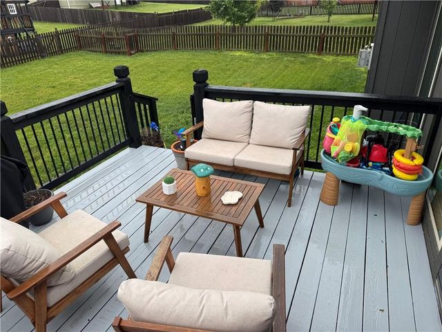 8932 NE 116th Place, Kansas City, MO 64157