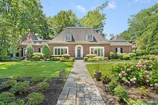 2 Canoe Lane, Roseland, NJ 07068