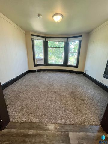 614 S 2nd Ave Avenue, Sioux Falls, SD 57104