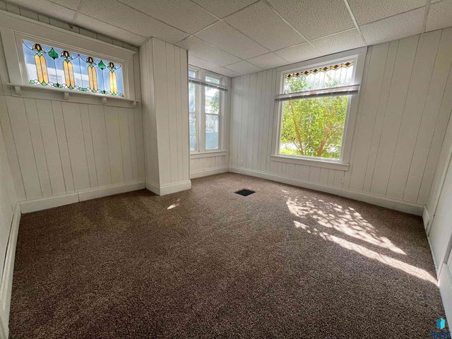 614 S 2nd Ave Avenue, Sioux Falls, SD 57104