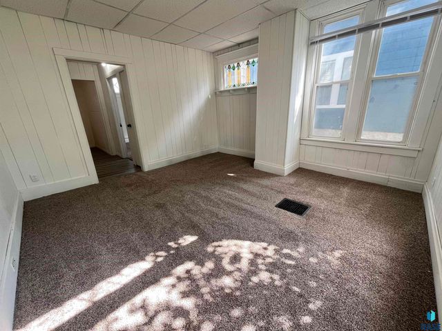 614 S 2nd Ave Avenue, Sioux Falls, SD 57104