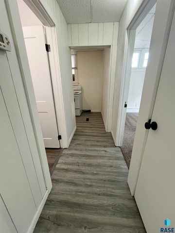 614 S 2nd Ave Avenue, Sioux Falls, SD 57104