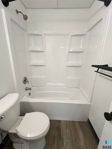 614 S 2nd Ave Avenue, Sioux Falls, SD 57104