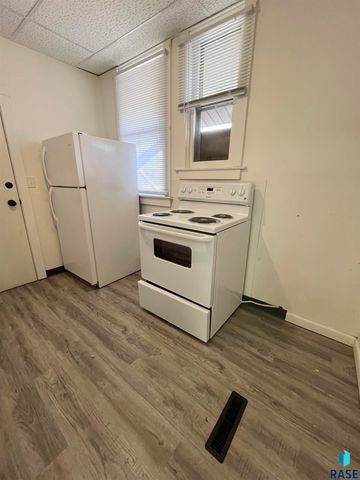 614 S 2nd Ave Avenue, Sioux Falls, SD 57104