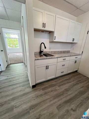 614 S 2nd Ave Avenue, Sioux Falls, SD 57104