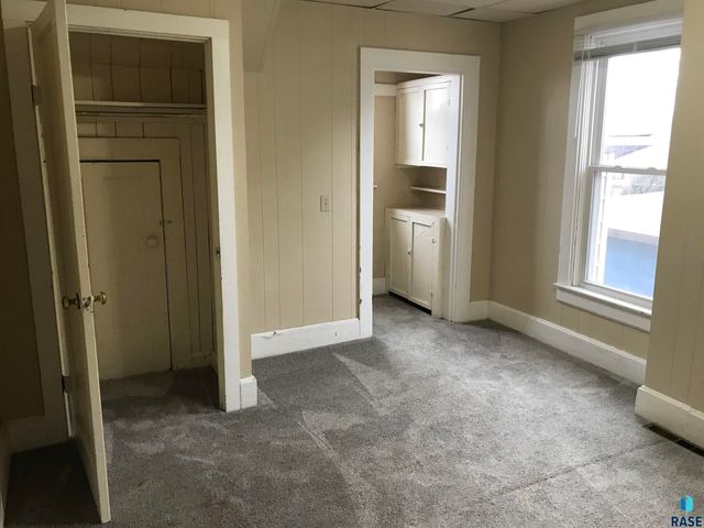 614 S 2nd Ave Avenue, Sioux Falls, SD 57104