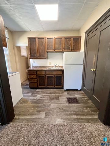 614 S 2nd Ave Avenue, Sioux Falls, SD 57104