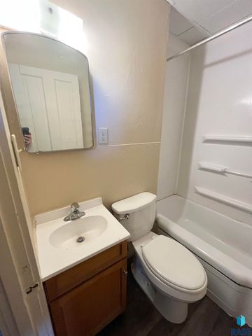 614 S 2nd Ave Avenue, Sioux Falls, SD 57104