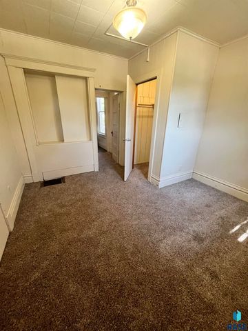 614 S 2nd Ave Avenue, Sioux Falls, SD 57104