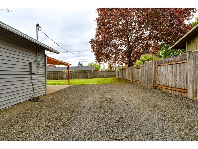 1085 STILLMAN Ave, Eugene, OR 97404