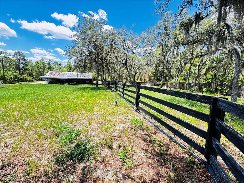Image 14 of property listing at 7590 N CAESAR POINT, Dunnellon, FL 34433