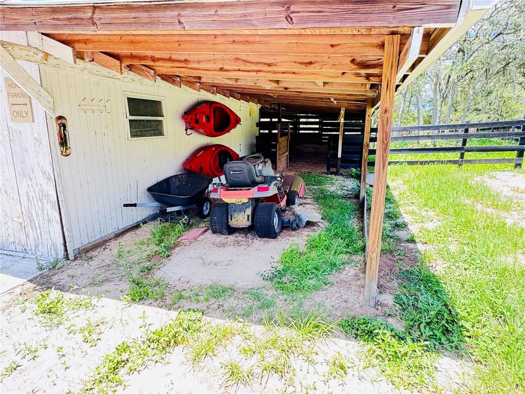 Image 19 of property listing at 7590 N CAESAR POINT, Dunnellon, FL 34433