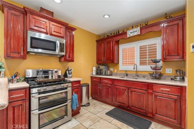 10240 Atlantic Ave, South Gate, CA 90280