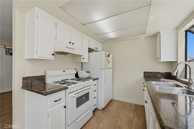 1251 S Meadow 120, Colton, CA 92324