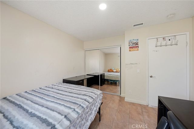 1251 S Meadow 120, Colton, CA 92324