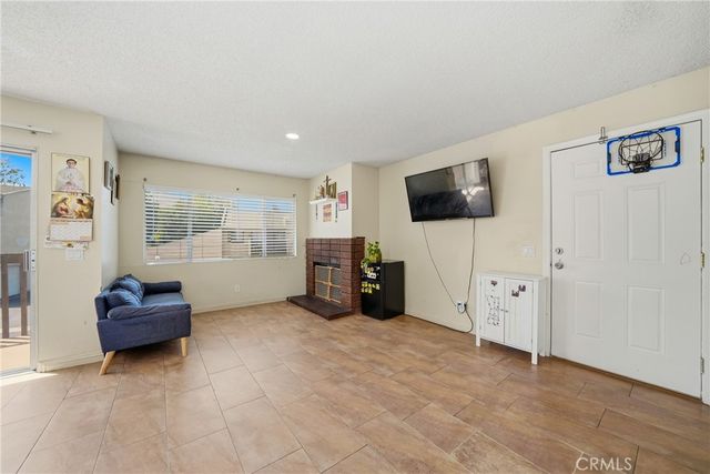 1251 S Meadow 120, Colton, CA 92324