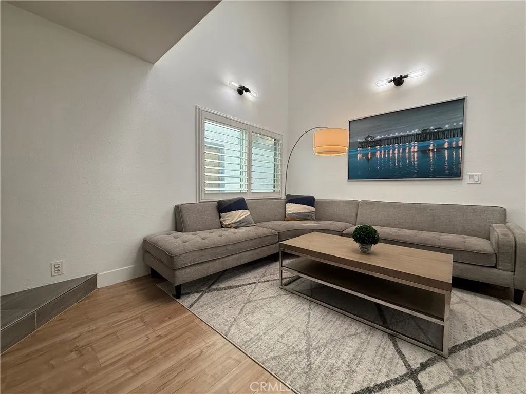 1109 Alabama St, Huntington Beach, CA 92648