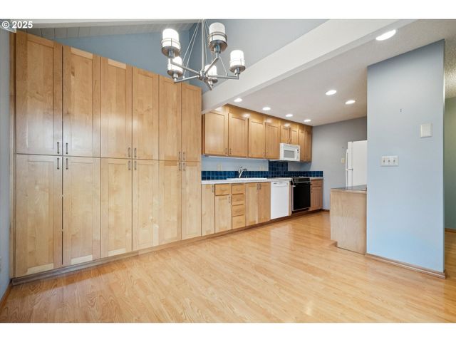 6170 Sw HEIGHTS Ln, Beaverton, OR 97007