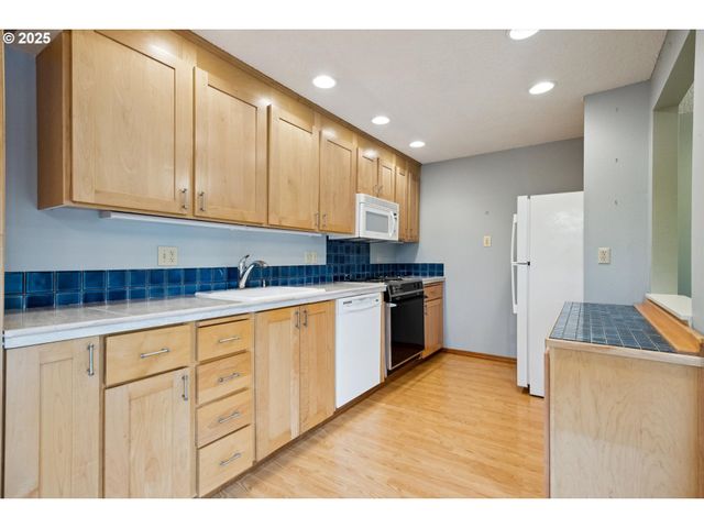 6170 Sw HEIGHTS Ln, Beaverton, OR 97007