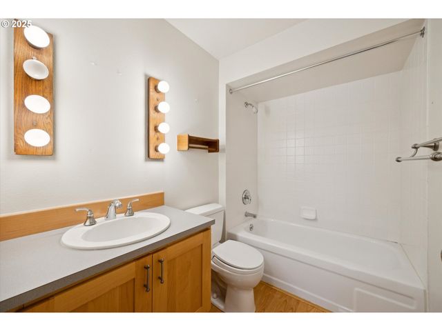 6170 Sw HEIGHTS Ln, Beaverton, OR 97007