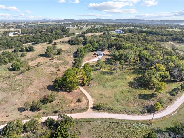 210 Rosehill Drive, Berryville, AR 72616