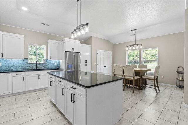 210 Rosehill Drive, Berryville, AR 72616