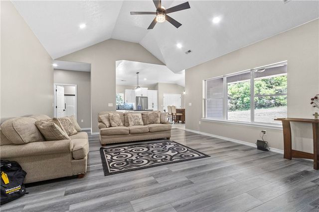 210 Rosehill Drive, Berryville, AR 72616