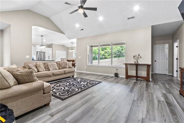 210 Rosehill Drive, Berryville, AR 72616