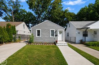20925 Ridgemont Street, Harper Woods, MI 48225